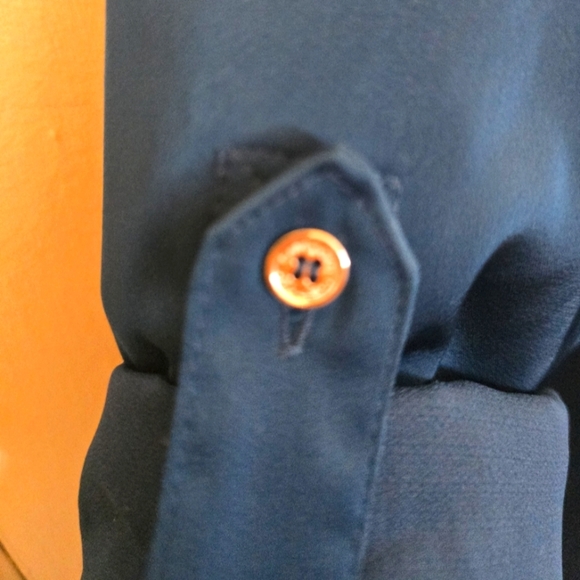 Calvin Klein Gorgeous Dark Green button down blouse! Almost New! SZ Med - Picture 4 of 6